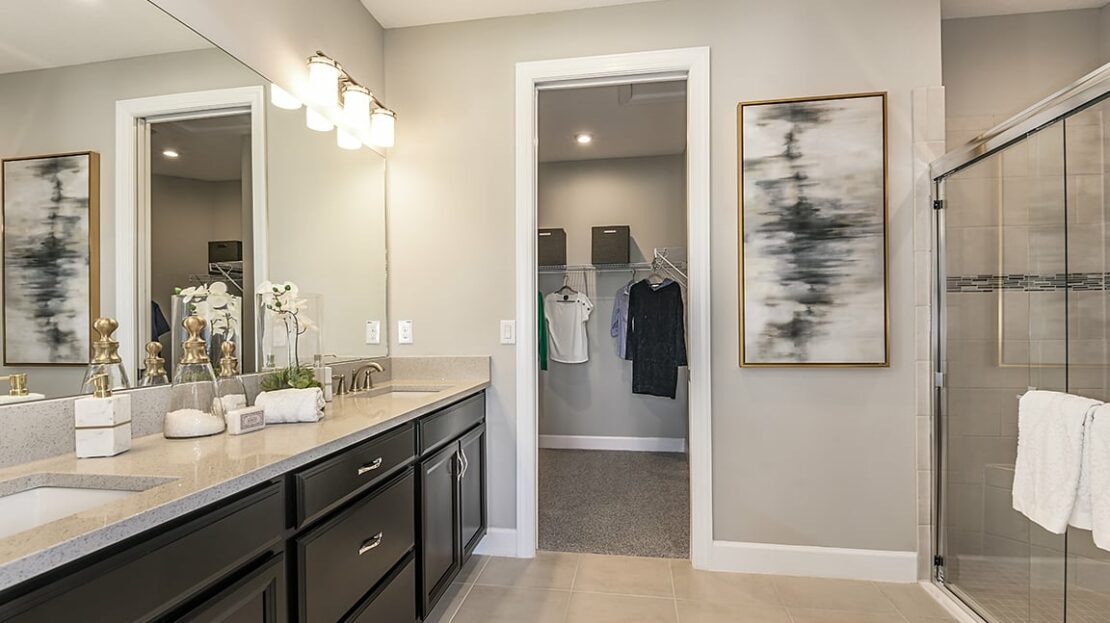 Arezzo model in Wesley Chapel