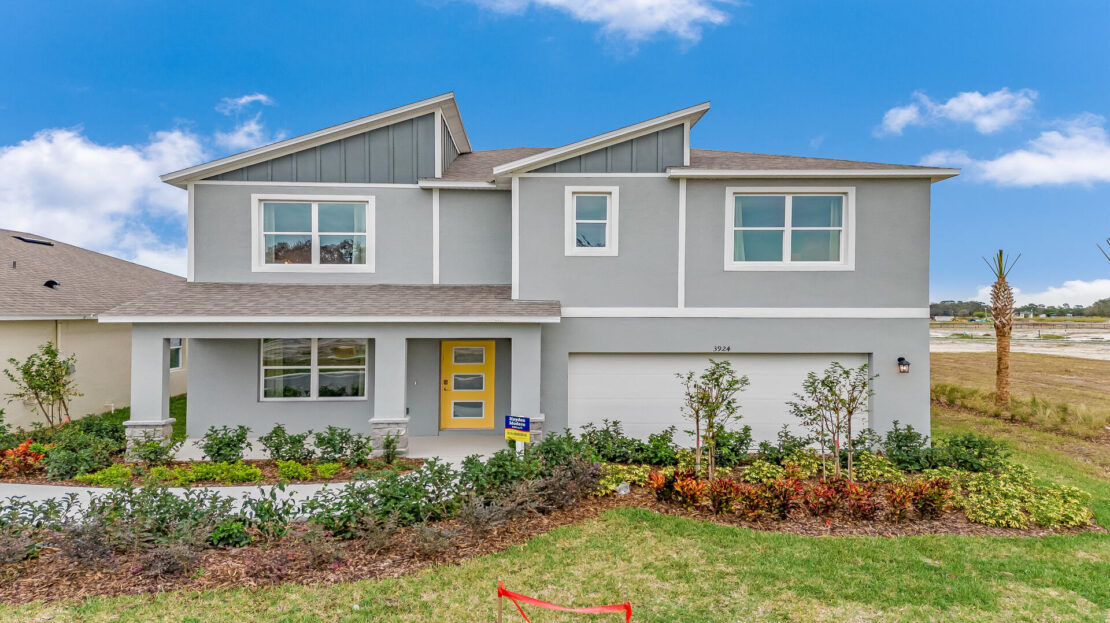 Buena Lago Modern Exterior