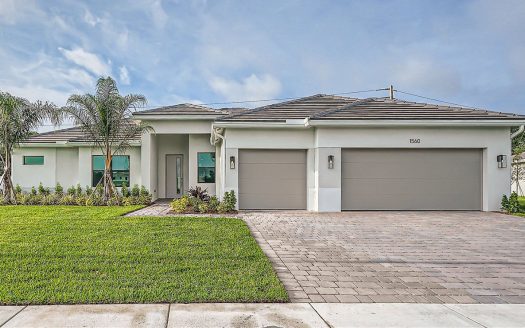 Estrella Square Exterior