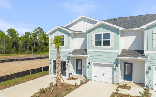Colonial East Townhomes Exterior