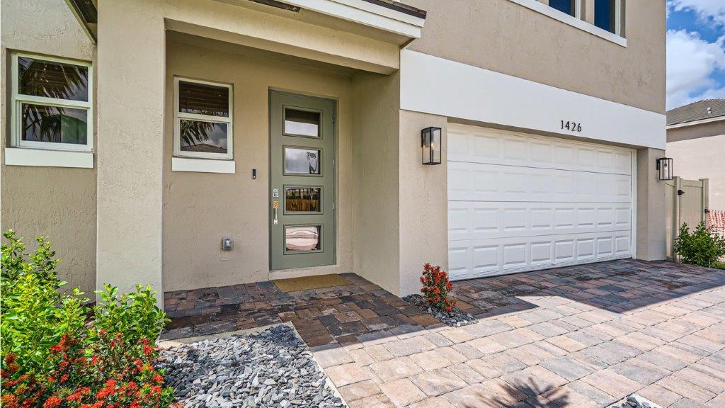 Parker Pointe-Grandcourt Model