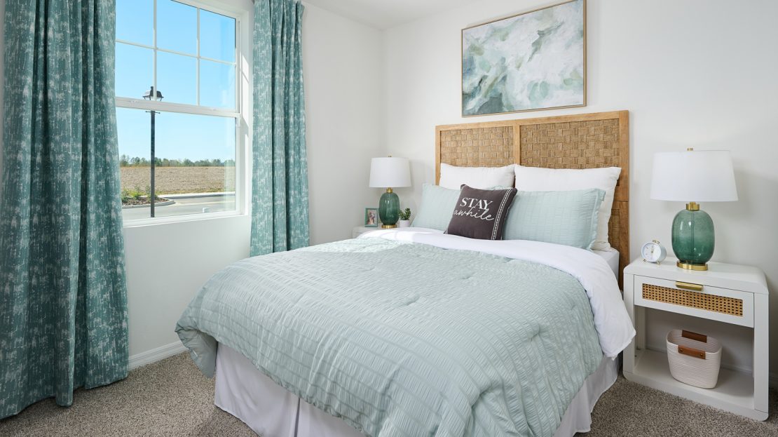 Bluebell model in Lake Hamilton