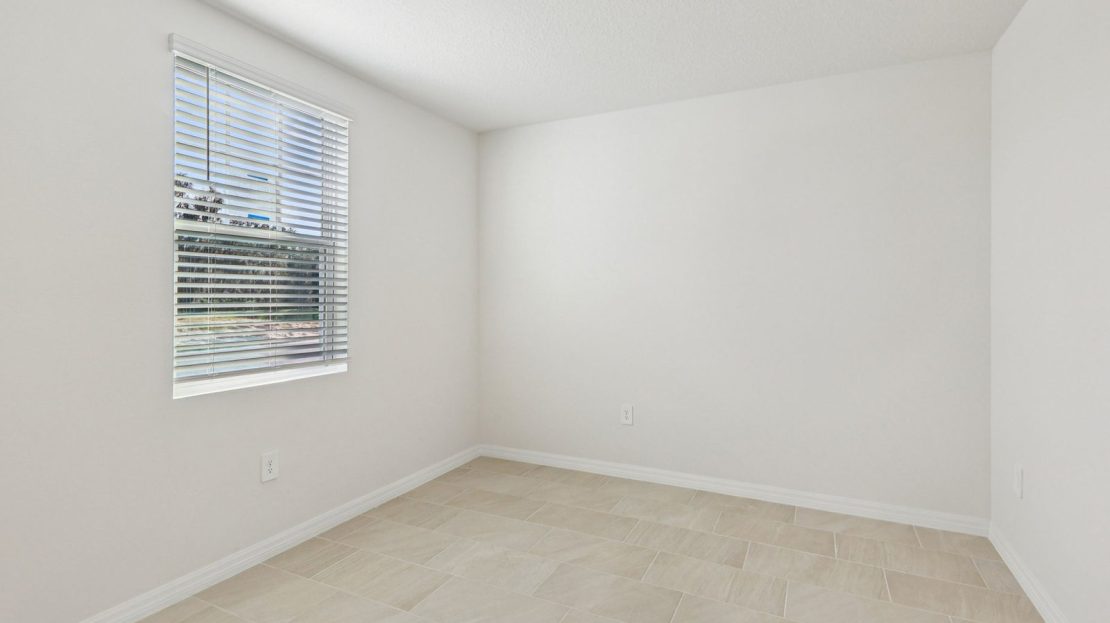 Daphne model in Davenport