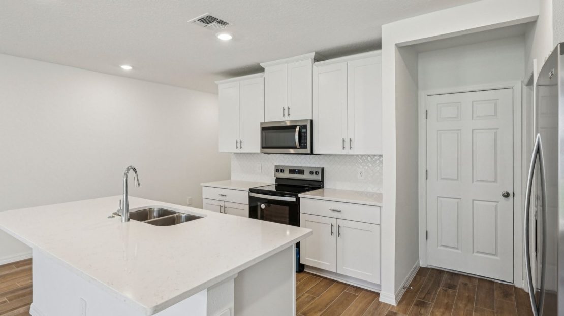 Oakville I model in St. Cloud