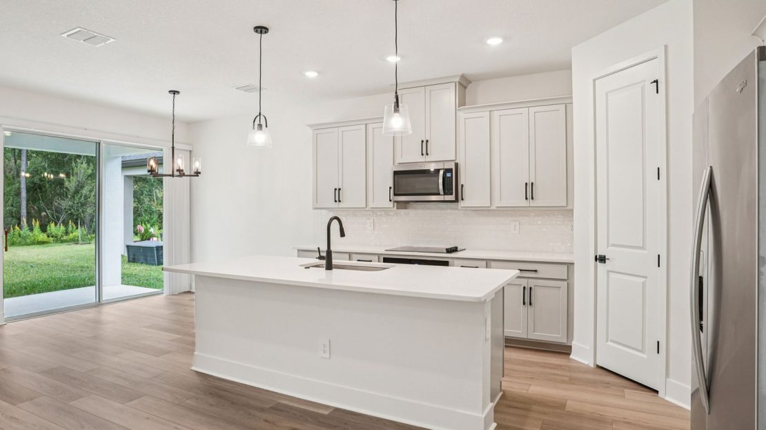 Valentia model in Ormond Beach